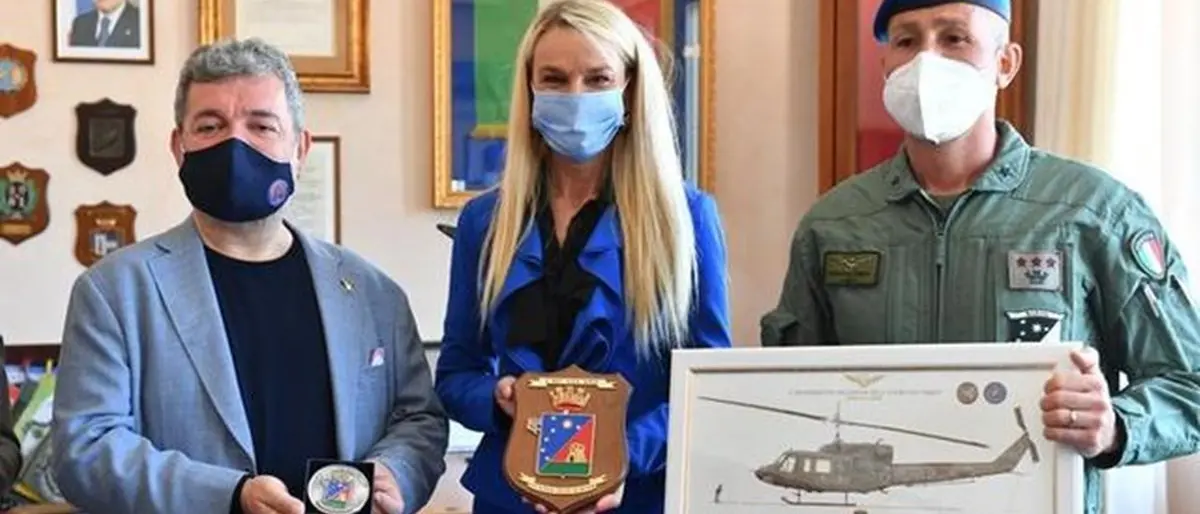 Lamezia, il sottosegretario alla Difesa in visita alla base Sirio: «Realtà d’eccellenza»