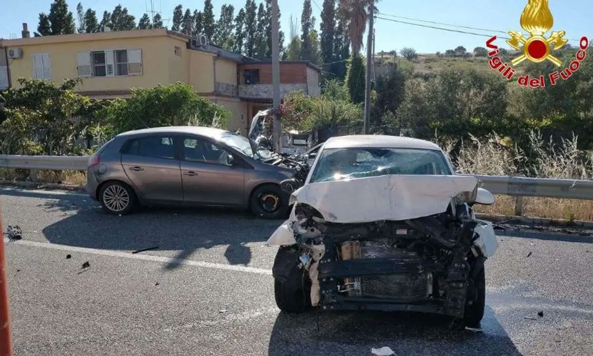 Incidente stradale a Crotone sulla statale 106, due persone ferite