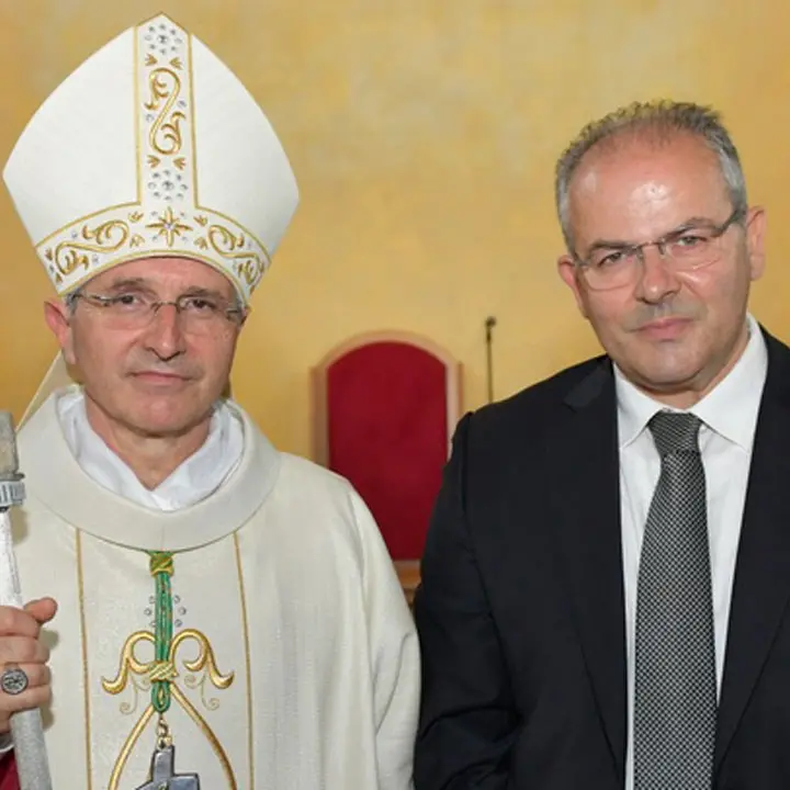 Reggio, monsignor Morrone nuovo vescovo: anello e croce pettorale realizzati da Michele Affidato