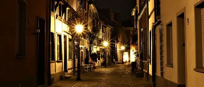 Covid, da domani coprifuoco a mezzanotte anche in Calabria