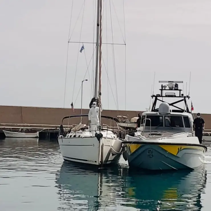 Migranti, 70 iracheni sbarcano al porto di Cariati: tra di loro una donna e un bambino