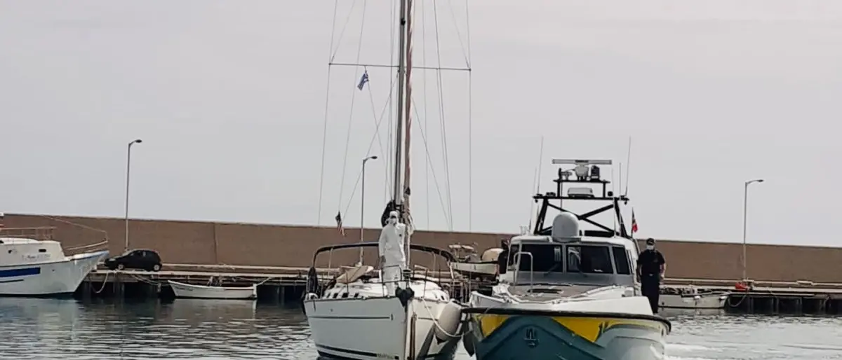 Migranti, 70 iracheni sbarcano al porto di Cariati: tra di loro una donna e un bambino