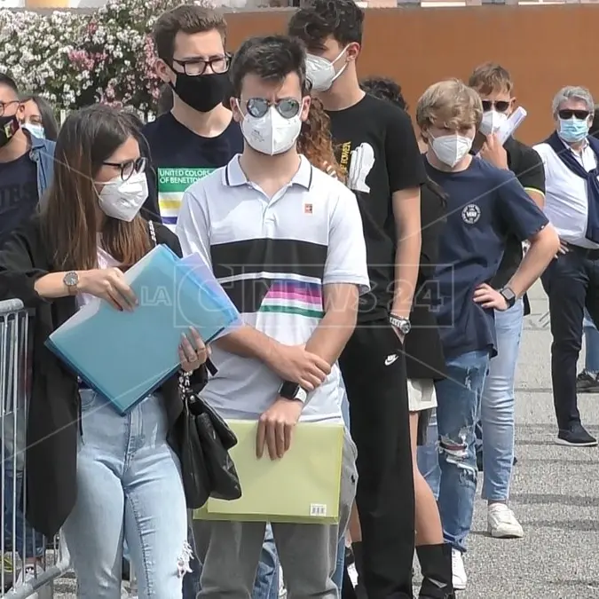 Vaccini Covid in Calabria, prolungato l’open day per maturandi e docenti