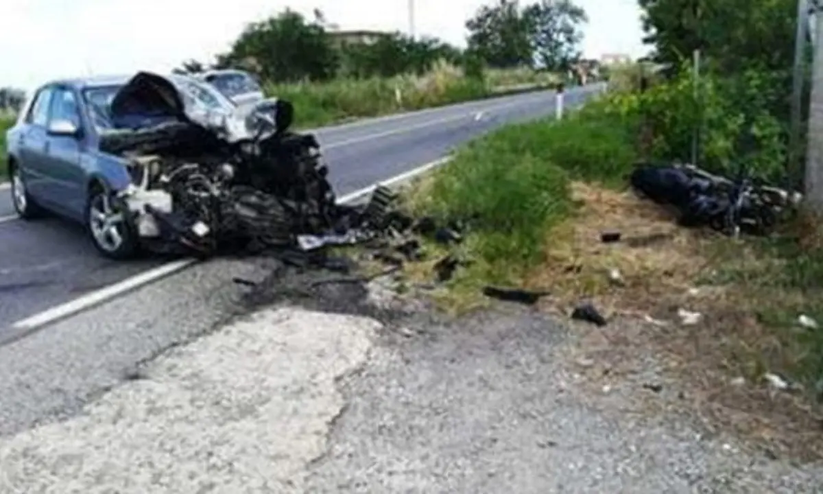 Incidente sulla 106, motociclista morì a Mandatoriccio: la procura chiede processo per un 36enne