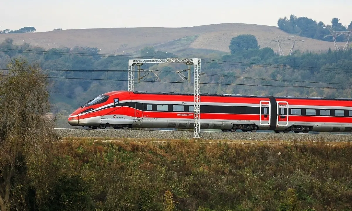 Treni, nuovi orari estivi e per la prima volta Frecciarossa notturno da Milano a Reggio