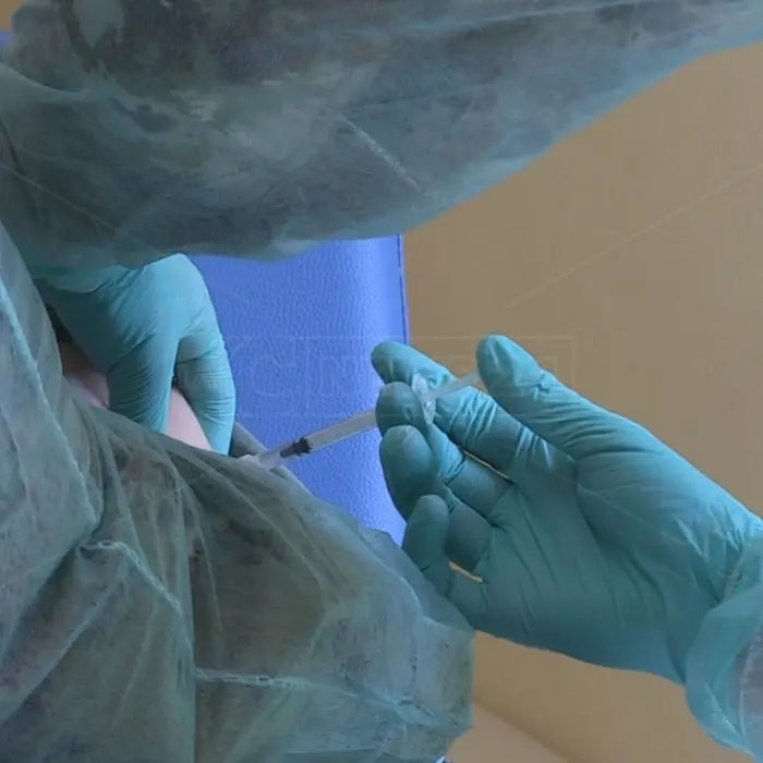 Caos vaccini AstraZeneca, nel Cosentino medici prudenti: solo per gli over 60