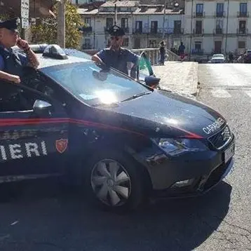 Cosenza, tenta di violentare una donna per strada: arrestato 50enne