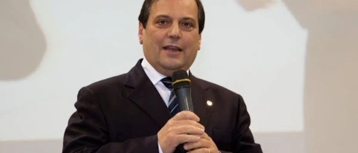 Stop AstraZeneca, Anelli: (Fnomceo): «I medici decidano quale vaccino somministrare»