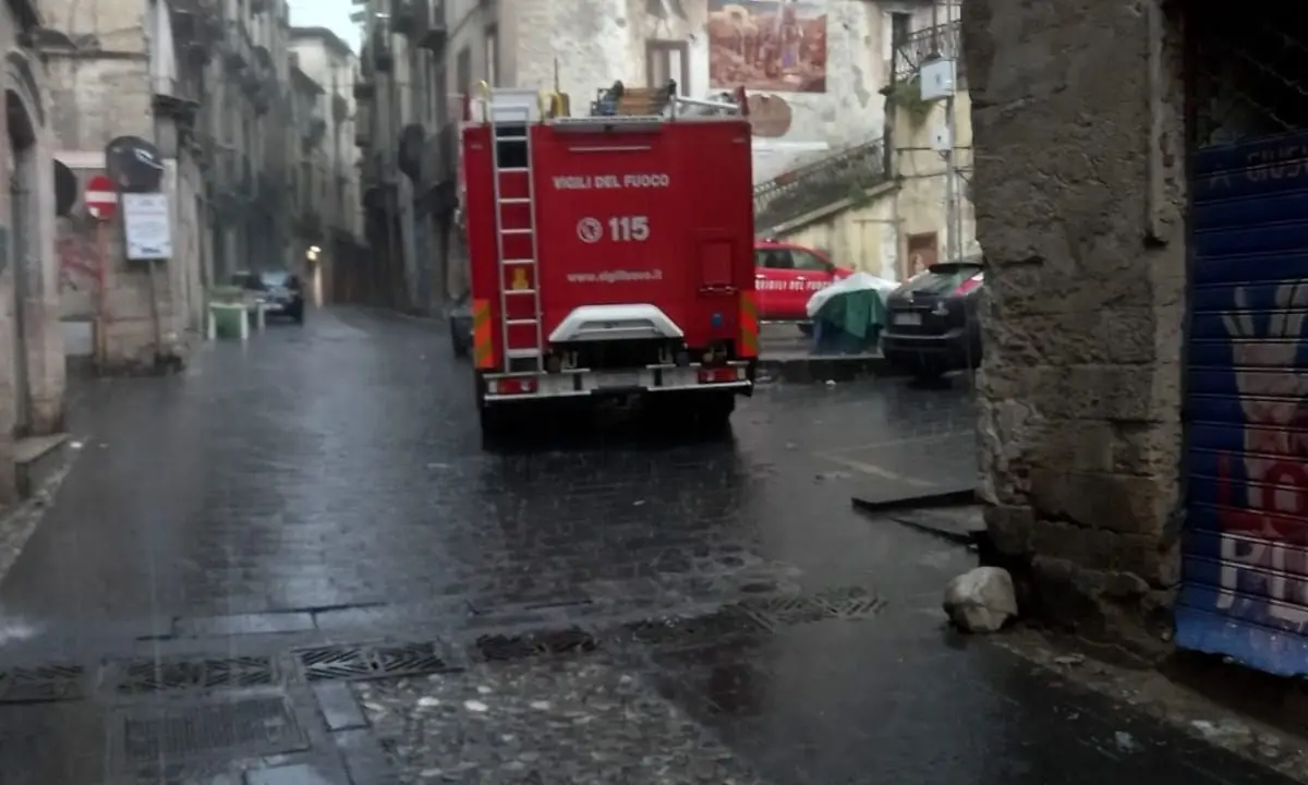 Maltempo, pericolo crolli a Cosenza vecchia: si valuta lo sgombero di alcune famiglie