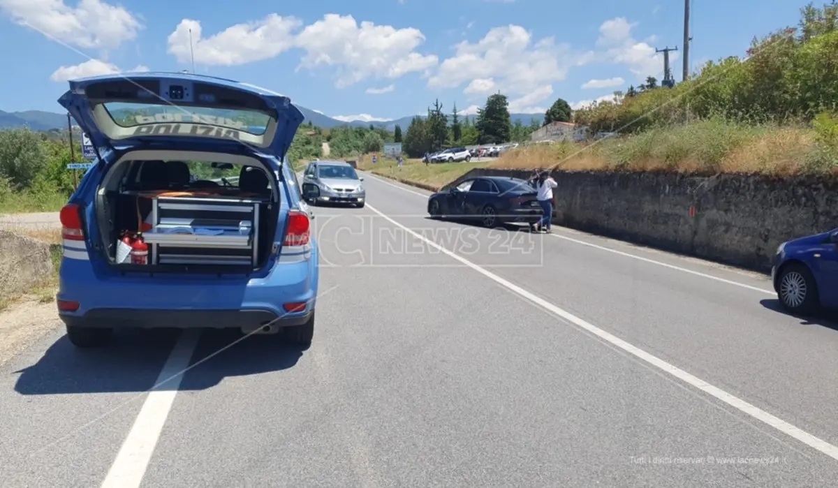 Cosenza, incidente tra una Vespa e un'auto nei pressi del cimitero