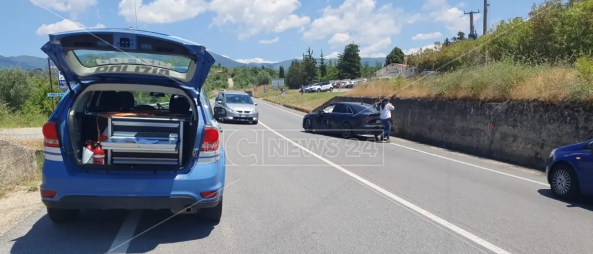 Cosenza, incidente tra una Vespa e un'auto nei pressi del cimitero