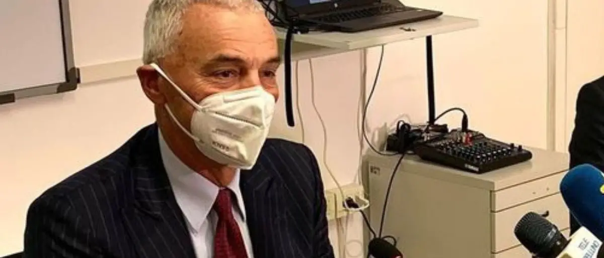 Vaccini, per l'Aifa la somministrazione di due farmaci diversi ha una maggiore efficacia