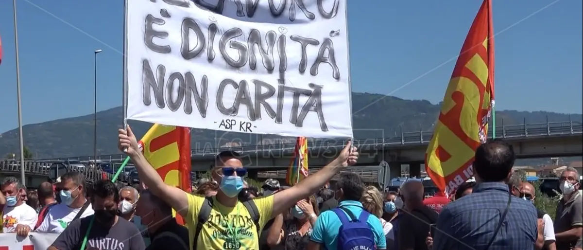 Tirocinanti in protesta a Lamezia, la giornata si è conclusa con un nulla di fatto