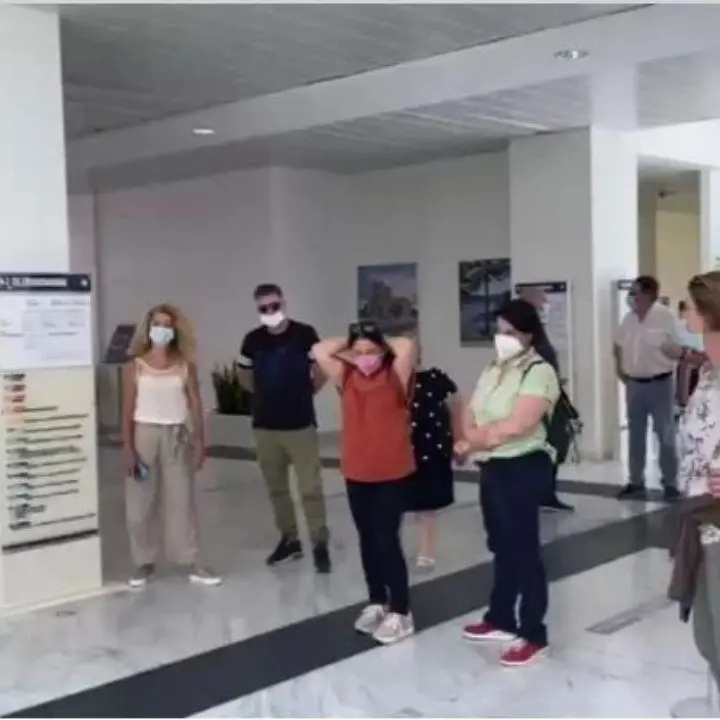 Terme Luigiane, dipendenti in protesta alla Cittadella: «Spirlì firmi subito il nuovo affidamento»