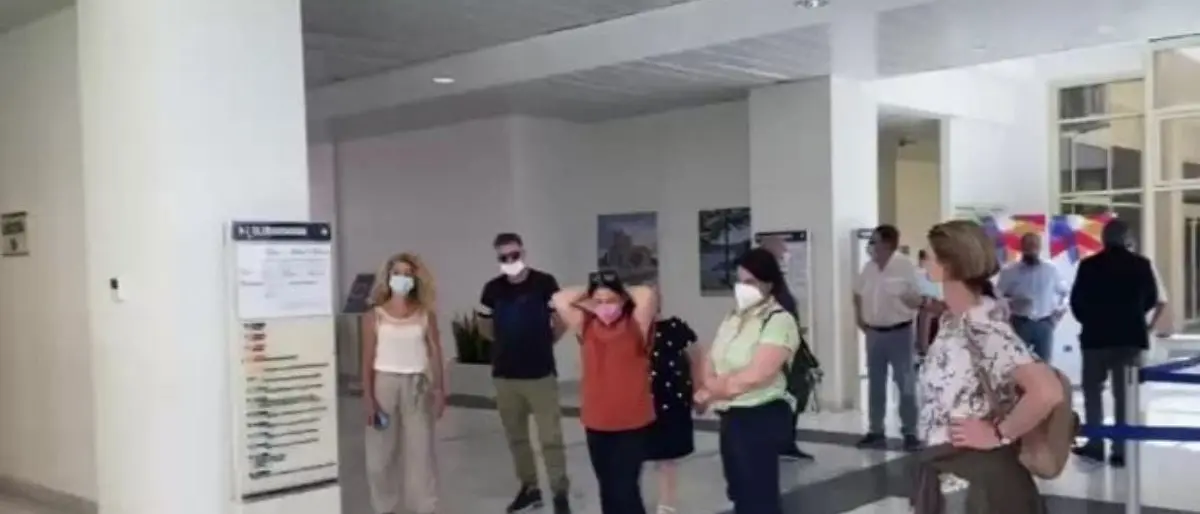 Terme Luigiane, dipendenti in protesta alla Cittadella: «Spirlì firmi subito il nuovo affidamento»