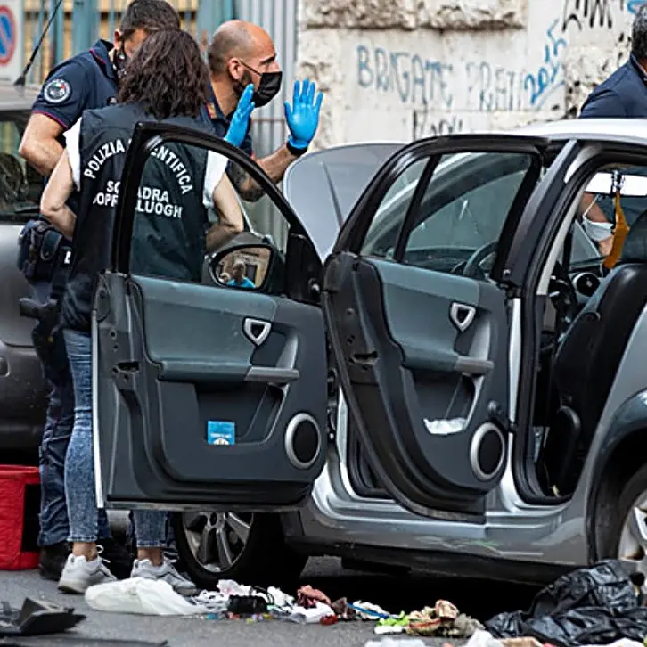 Roma, ordigno artigianale pronto a esplodere nell'auto di un dirigente comunale