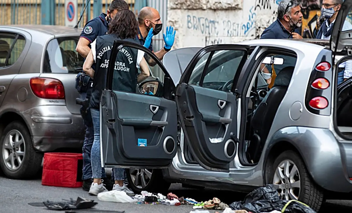 Roma, ordigno artigianale pronto a esplodere nell'auto di un dirigente comunale