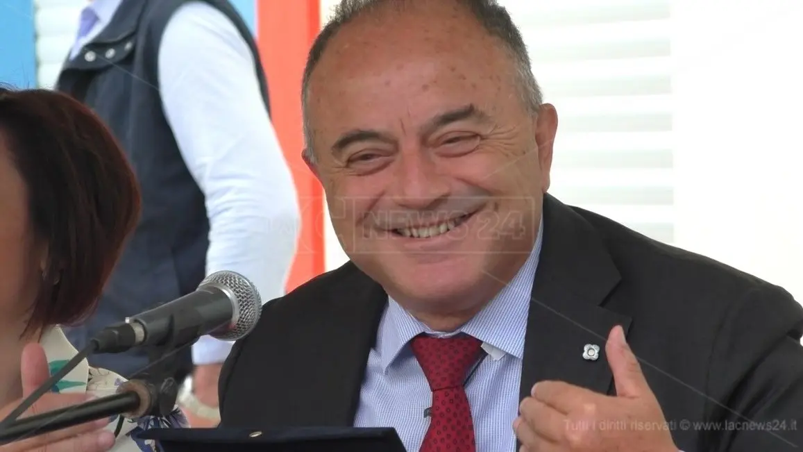 Gratteri chi? Il sindaco di Asti diserta l'evento con il magistrato: «Non so chi sia»