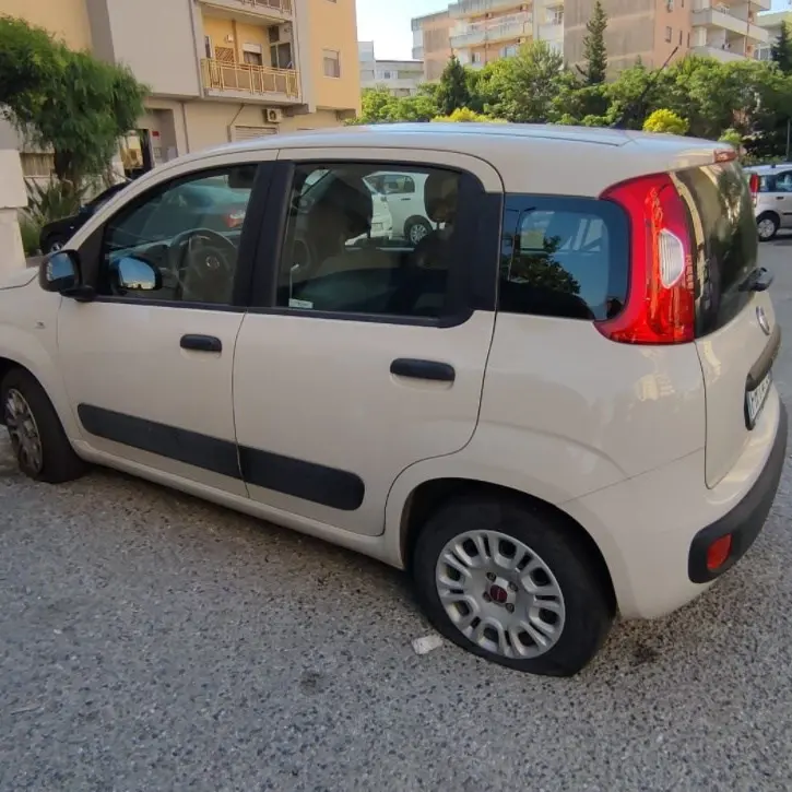 Intimidazioni a Crotone, squarciate le gomme dell’auto di un giornalista e una infermiera