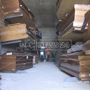 Emergenza cimiteri, salme trasferite da Palermo alla Calabria per essere cremate