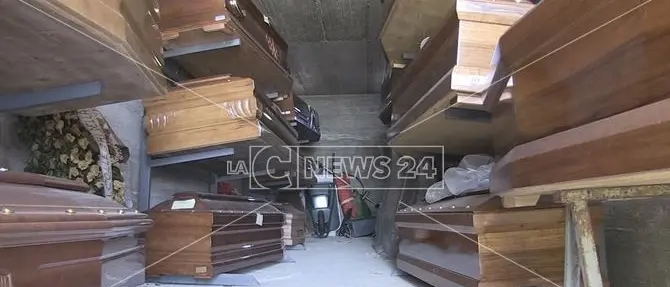 Emergenza cimiteri, salme trasferite da Palermo alla Calabria per essere cremate