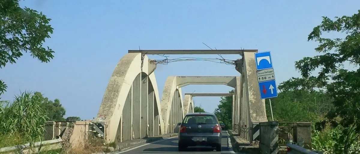 Sette ore e mezzo per poco più di 400 chilometri, viaggio da incubo sulla statale 106 calabrese