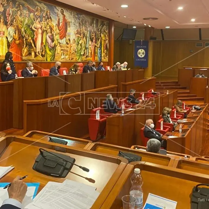Consiglio regionale, Tallini sfida Spirlì: «Se vuoi fare il vice presidente candidati»