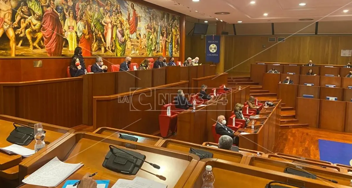 Consiglio regionale, Tallini sfida Spirlì: «Se vuoi fare il vice presidente candidati»