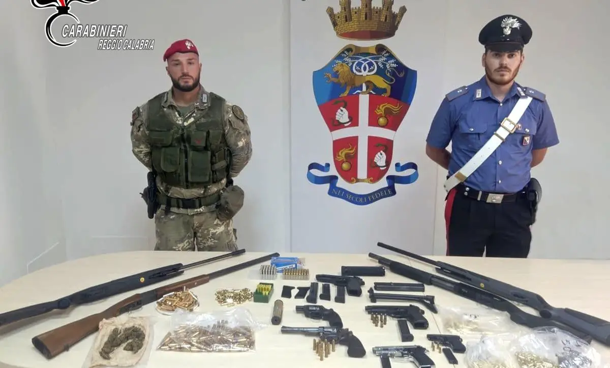 Gioia Tauro, rinvenuto dai carabinieri un arsenale: eseguiti due arresti