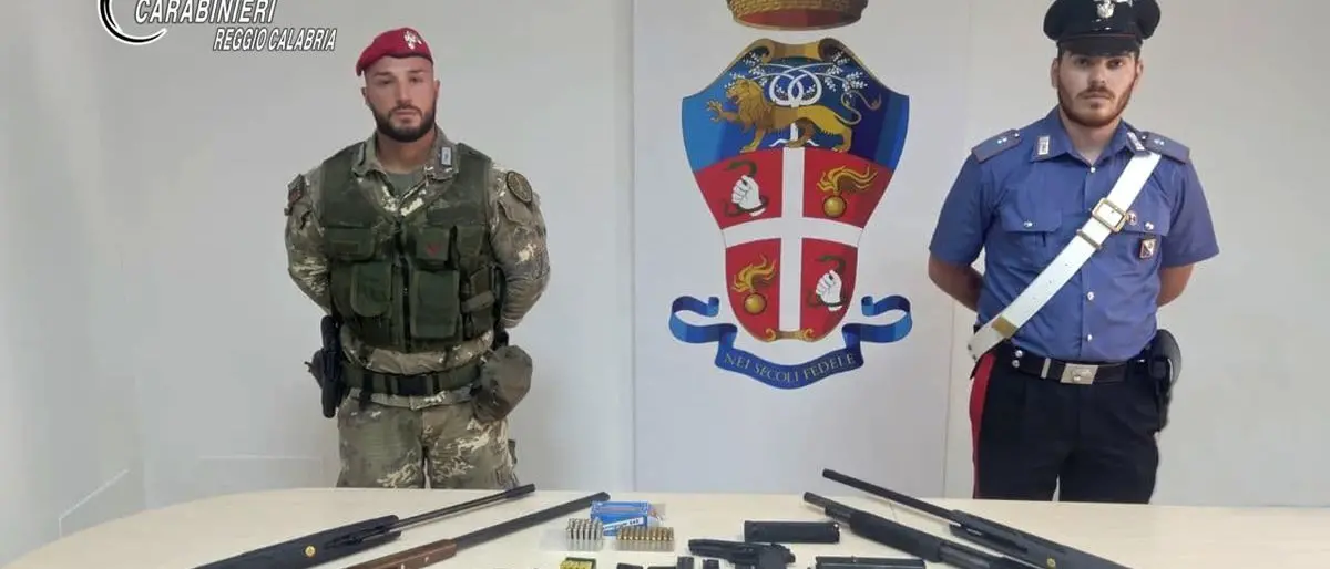 Gioia Tauro, rinvenuto dai carabinieri un arsenale: eseguiti due arresti