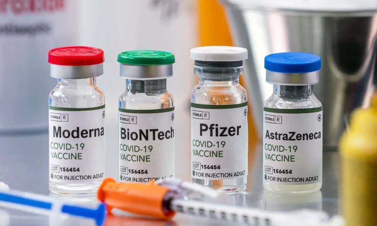 Vaccini, sì alla seconda dose con AstraZeneca per chi rifiuta Pfizer o Moderna