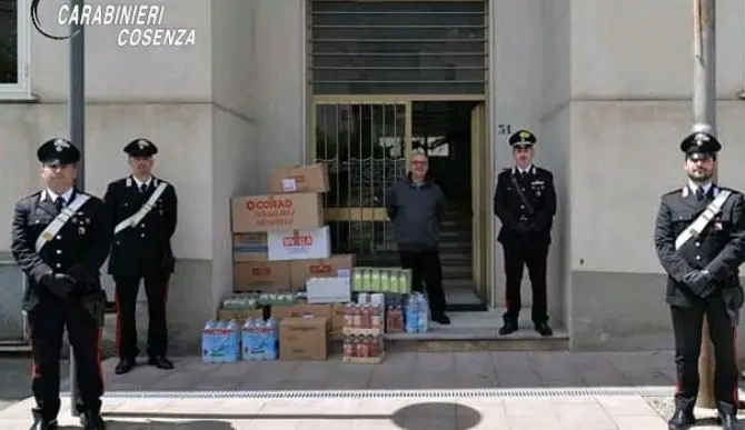 Lago, i carabinieri donano alimenti alle famiglie in difficoltà