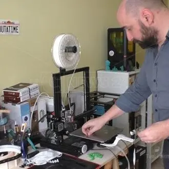 Dispositivi di protezione stampati in 3D nel catanzarese: l'artigiano digitale