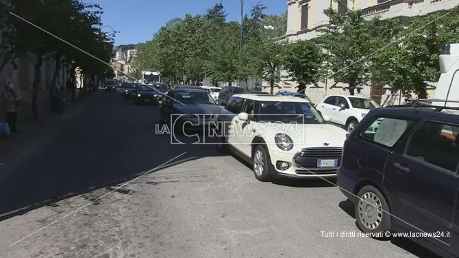 Fase 2, traffico e auto in doppia fila: a Cosenza scatta il liberi tutti