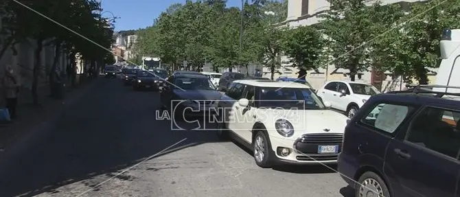 Fase 2, traffico e auto in doppia fila: a Cosenza scatta il liberi tutti