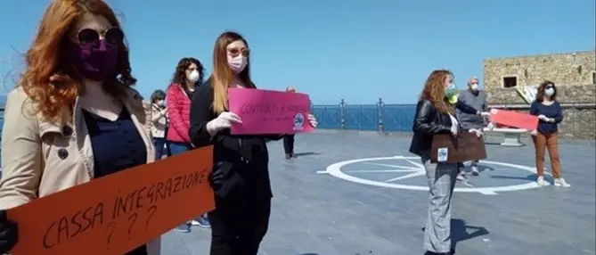 I parrucchieri vibonesi “consegnano” le chiavi dei negozi: «Aiuti o chiudiamo»