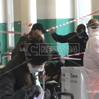 Rientri, alla stazione di Paola maglie strette: controllati tutti i passeggeri