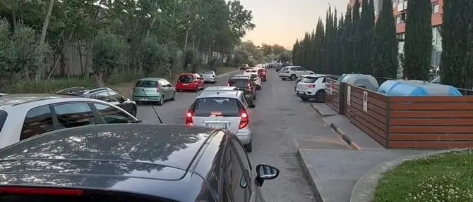 Voglia matta di un panino: code chilometriche al Mc Donald