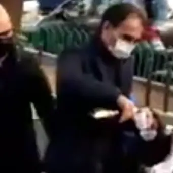 Catanzaro, Abramo festeggia in piazza la Fase 2 e scoppia la polemica: video