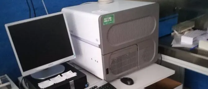 All'ospedale di Lamezia attrezzature per fare tamponi chiuse in un laboratorio