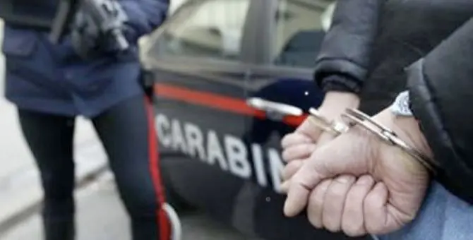 Crotone, 1000 euro per aggiustare una causa: medico arrestato in flagranza