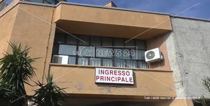 Punto nascita di Cetraro ancora chiuso, il sindaco: «Ci penserà il Comune»