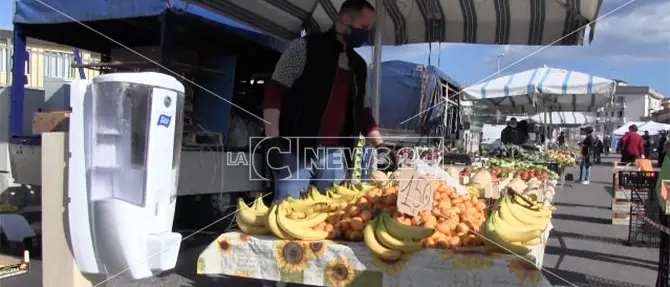 Fase 2, a Catanzaro riaprono i mercati rionali: cittadini felici, i commercianti meno