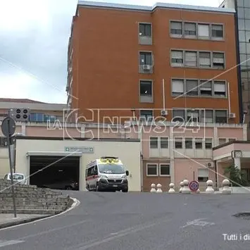 Corigliano Rossano, follia in ospedale: giovane grave dopo brutale pestaggio