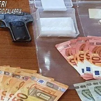 Reggio Calabria, spacciava cocaina in casa: arrestato pregiudicato