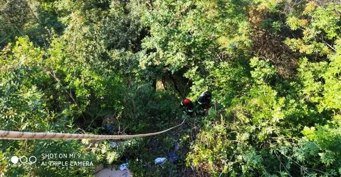 Bagnara, cade in un dirupo di oltre 30 metri: salvato dai vigili del fuoco