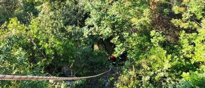 Bagnara, cade in un dirupo di oltre 30 metri: salvato dai vigili del fuoco