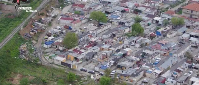 Lamezia, chiedevano materiale edile in cambio di “protezione”: arrestati