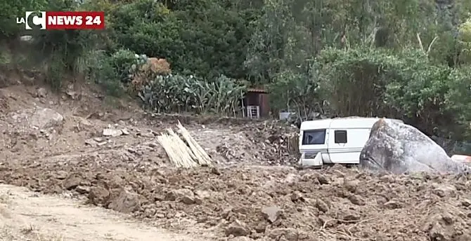 Nel Vibonese per pulire un terreno devastano il lungomare: indaga la Capitaneria