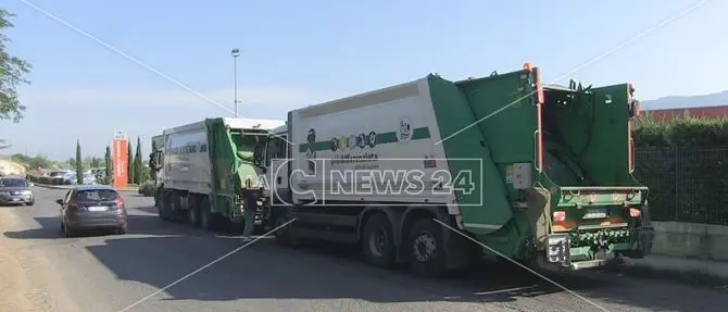 Emergenza rifiuti a Cosenza, il sindaco minaccia di denunciare Calabra Maceri